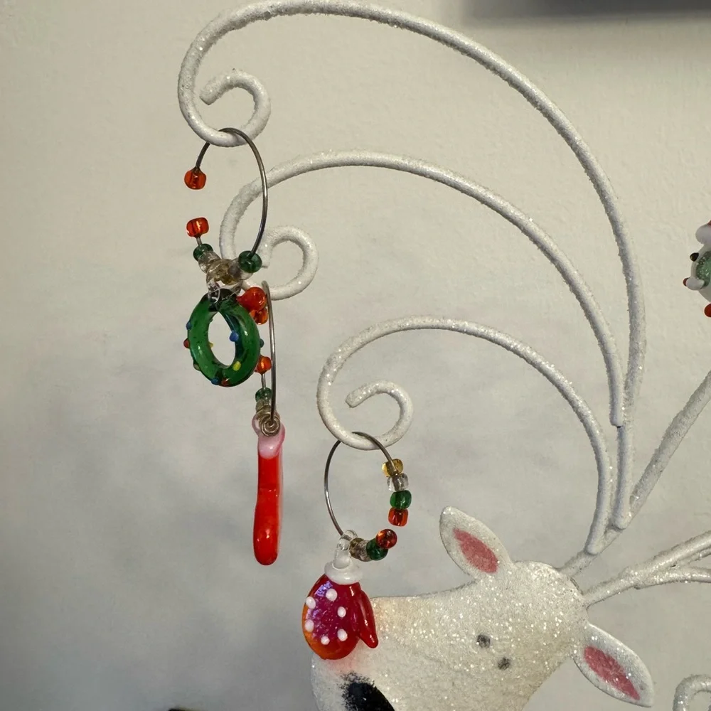 Pier 1 White and Green Holiday Reindeer wine glass ornaments Decor. GUC